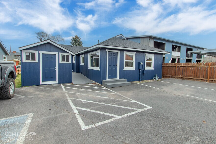 721 SW 10th St, Redmond, OR à vendre - Photo de l’immeuble – Image 3 sur 17