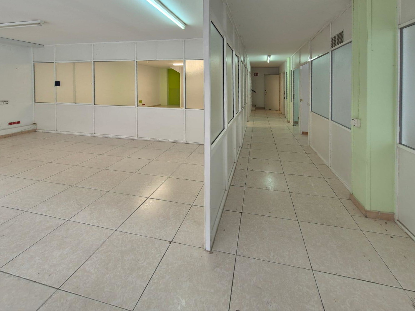 Bureaux/Local commercial dans Vilafranca del Penedès, Barcelona à louer Photo de l’immeuble– Image 1 sur 15
