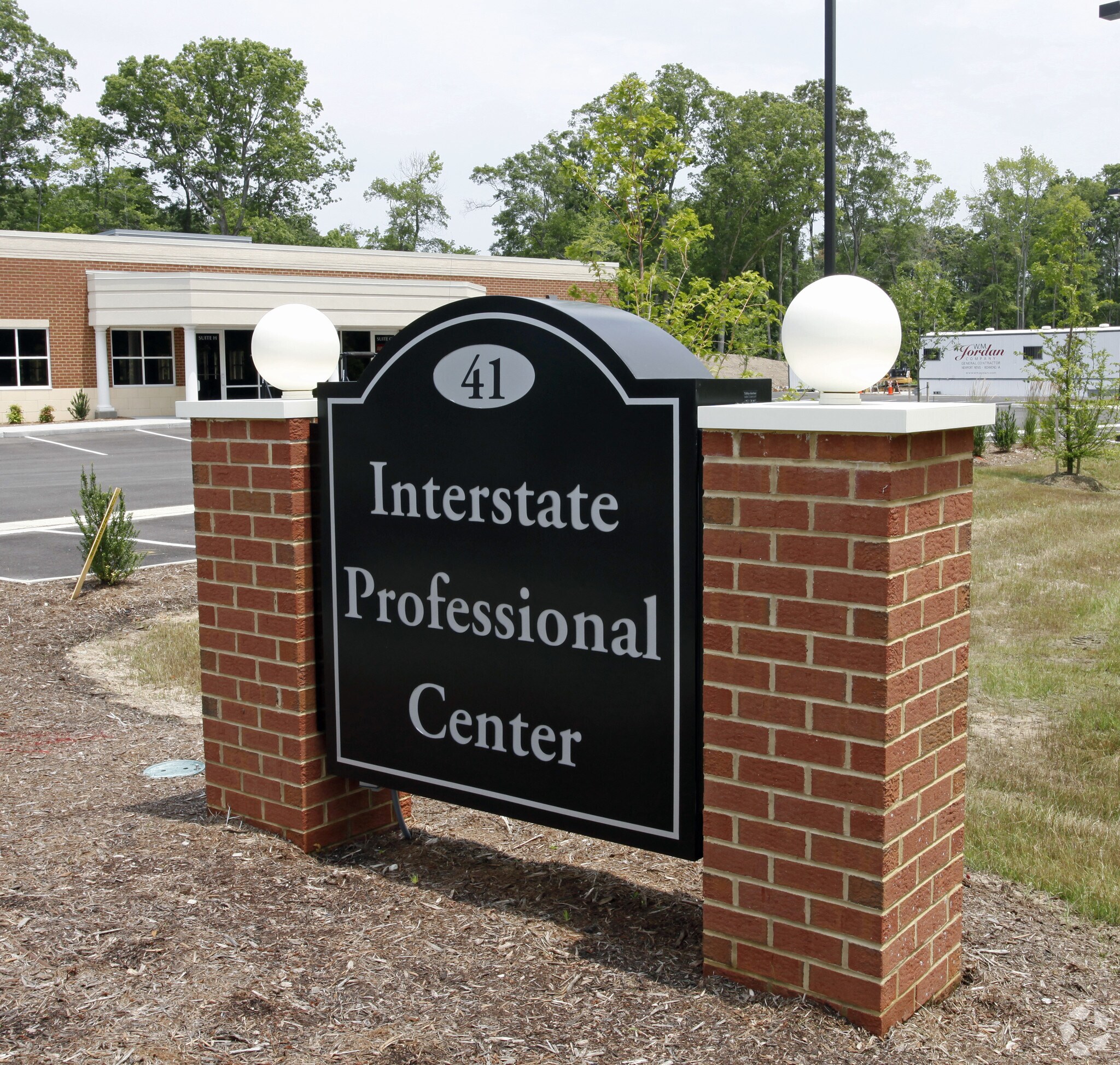 41 Old Oyster Point Rd, Newport News, VA à vendre Photo de l’immeuble– Image 1 sur 11