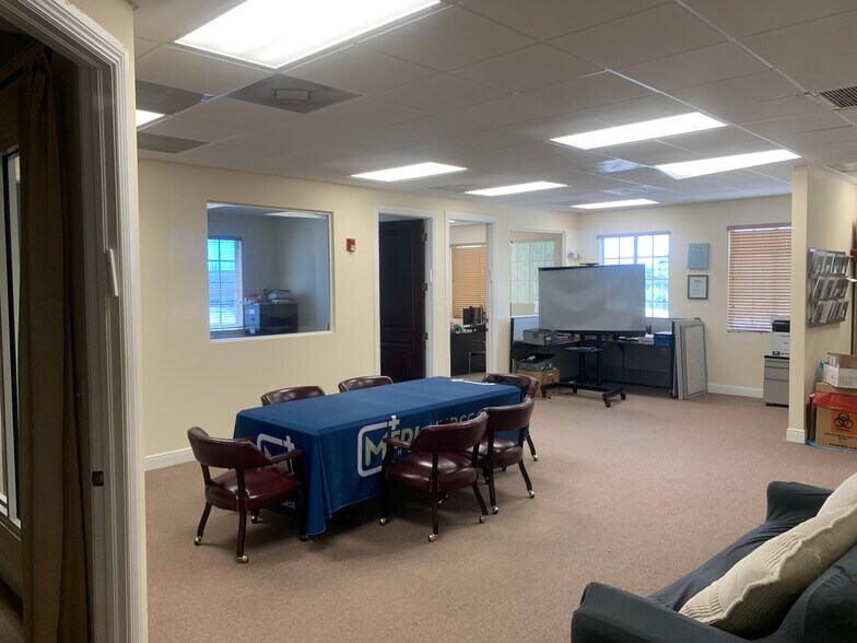 12855 SW 132nd St, Miami, FL à louer - Photo de l’immeuble – Image 3 sur 17