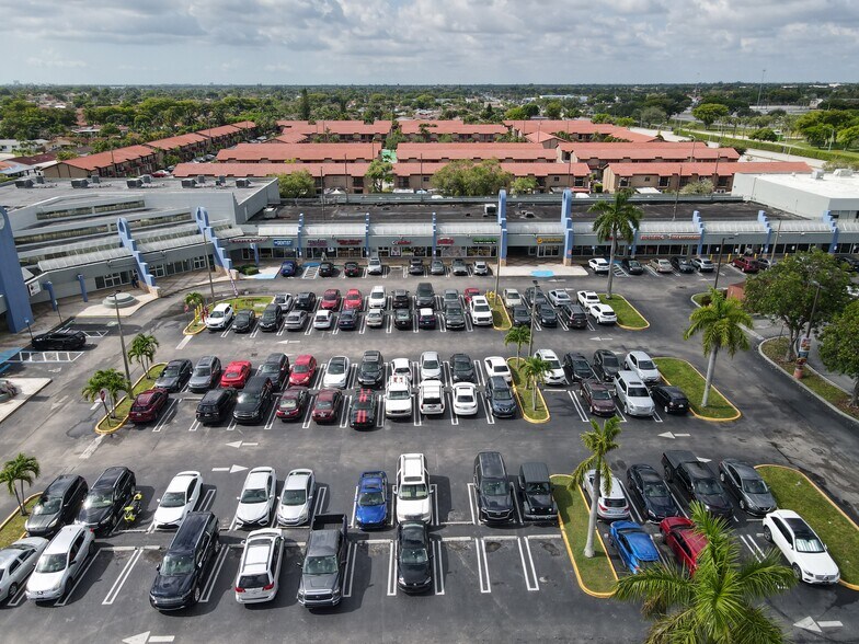 1601-1695 SW 107th Ave, Miami, FL à louer - Photo de l’immeuble – Image 2 sur 7