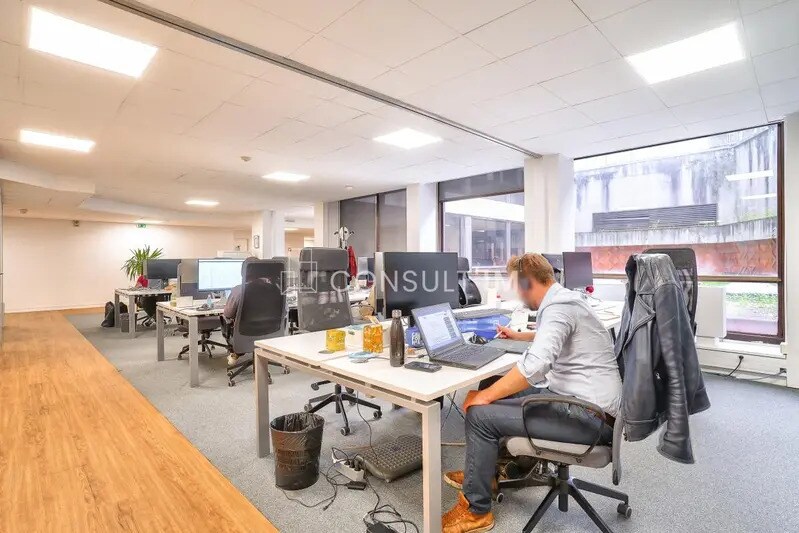 Bureau dans Saint-Cloud à vendre - Photo de l’immeuble – Image 2 sur 7