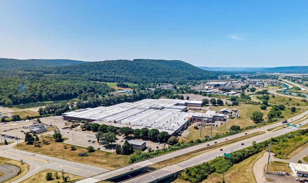 200 Westinghouse Cir, Horseheads, NY à vendre - Photo principale – Image 1 sur 8