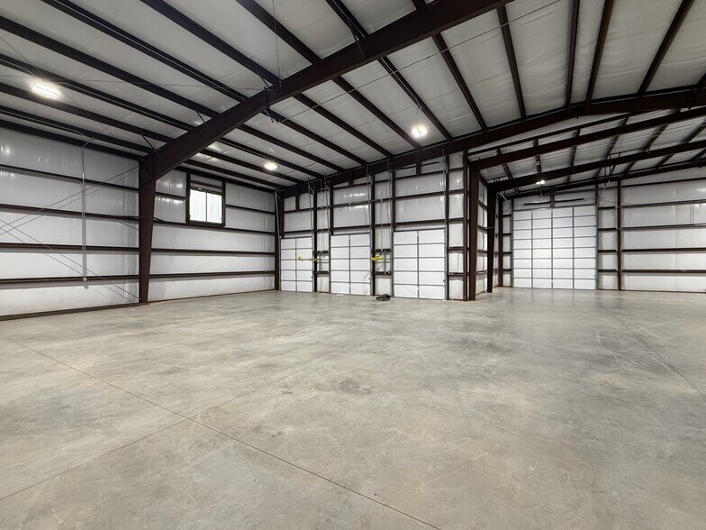 595 Kawneer dr, Springdale, AR à vendre - Photo de l’immeuble – Image 2 sur 40