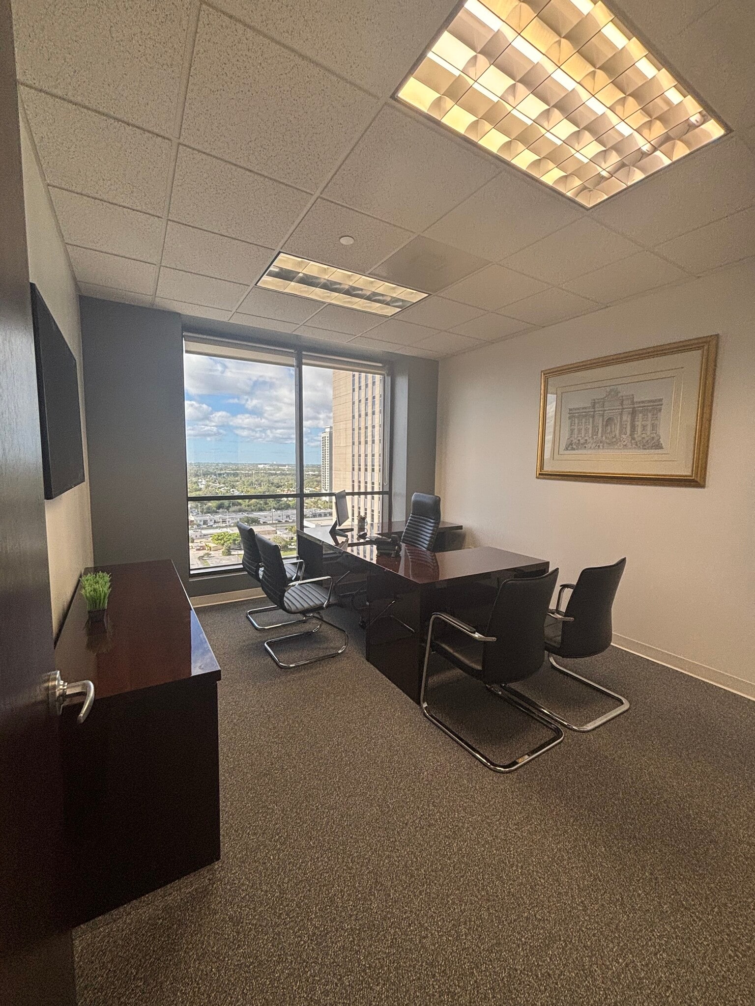 110 SE 6th St, Fort Lauderdale, FL à louer Photo intérieure– Image 1 sur 2