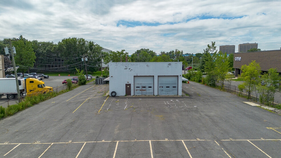 35 Branca Rd, East Rutherford, NJ à louer - Photo principale – Image 1 sur 15