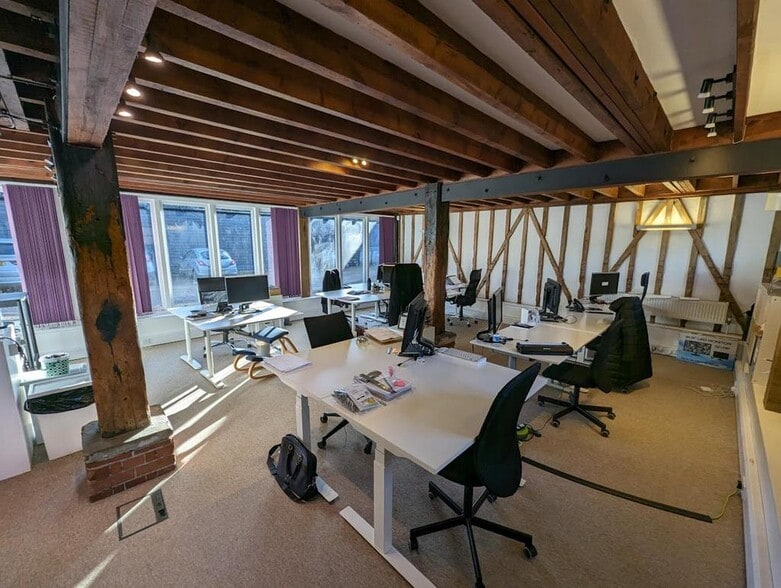 Puttenham, Seale à louer - Photo de l’immeuble – Image 3 sur 8