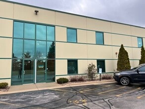 2760 Beverly Dr, Aurora, IL à louer Photo de l’immeuble– Image 1 sur 9
