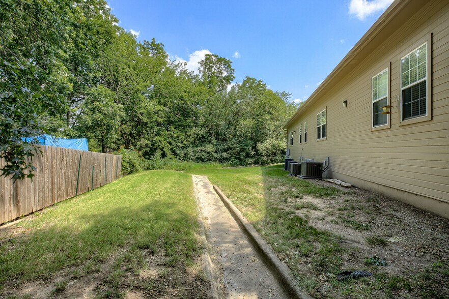 231-235 SW Noel St, Lee's Summit, MO à louer - Photo de l’immeuble – Image 2 sur 8