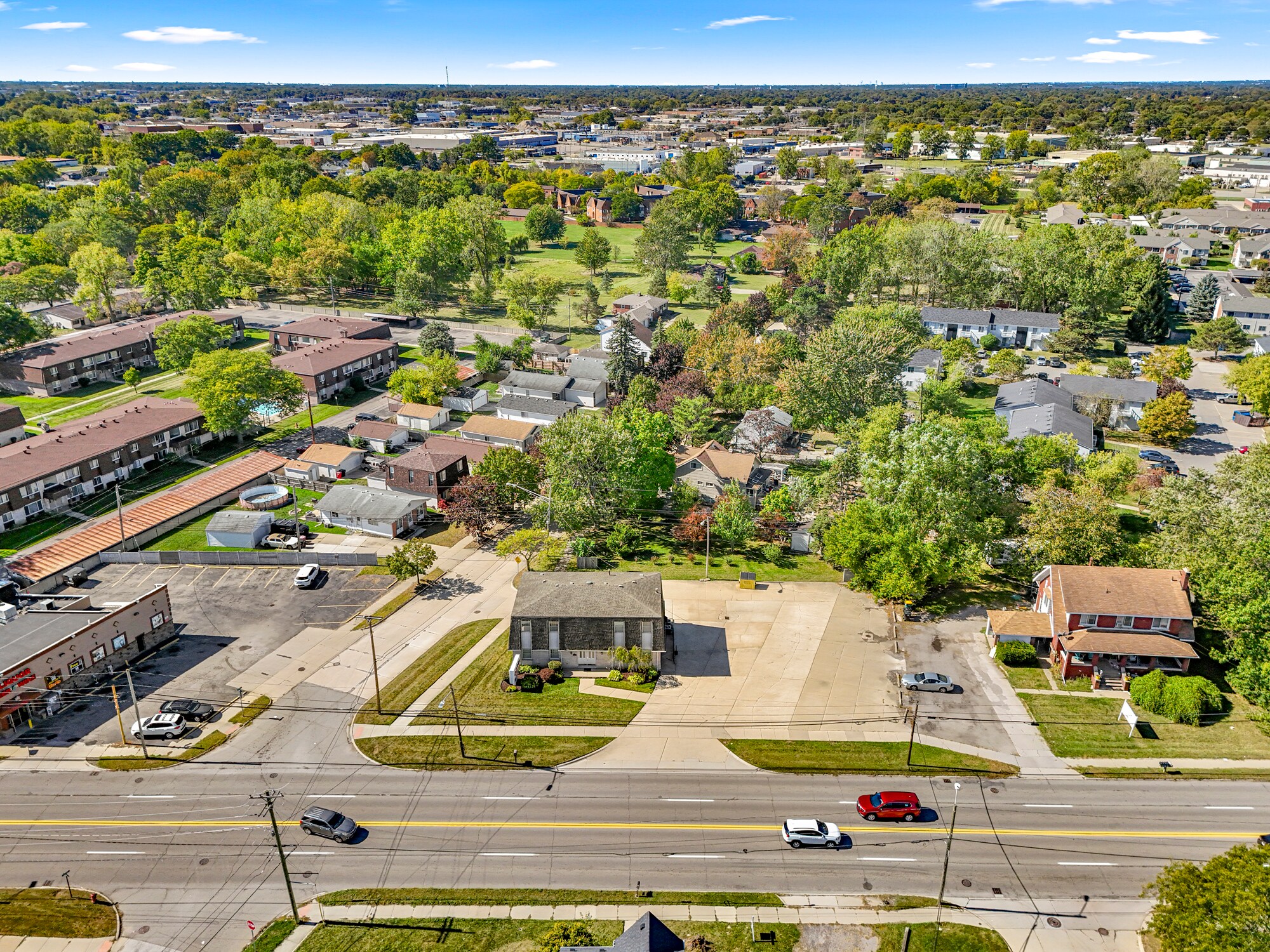30401 Utica Rd, Roseville, MI à vendre Photo principale– Image 1 sur 53