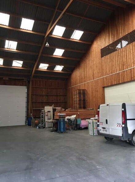 Local d’activités dans Sars-et-Rosières à louer - Photo de l’immeuble – Image 1 sur 4