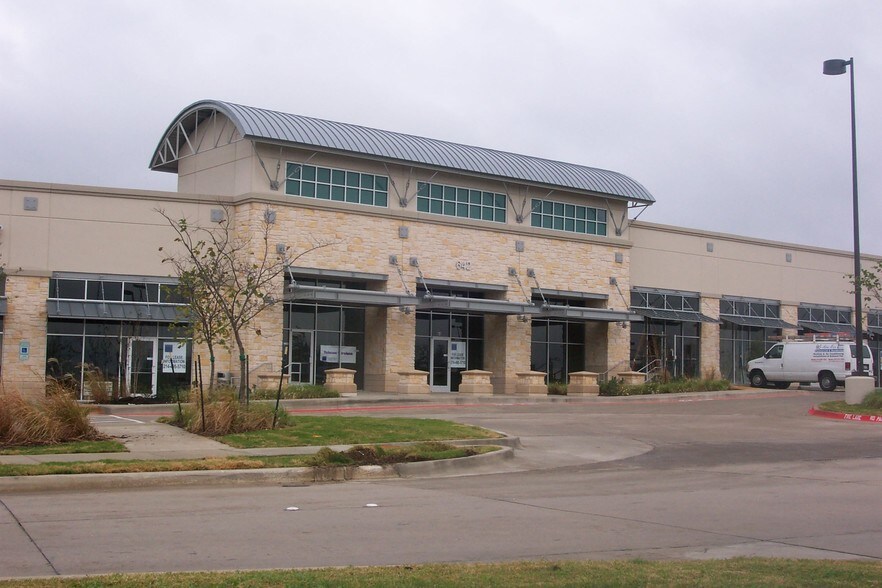 642 Uptown Blvd, Cedar Hill, TX à louer - Photo de l’immeuble – Image 3 sur 15