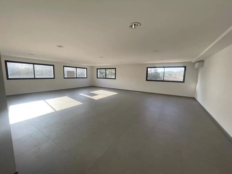 Bureau dans Mouans-Sartoux à vendre - Photo de l’immeuble – Image 2 sur 11