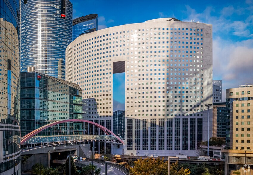 Bureau dans Puteaux à louer - Photo de l’immeuble – Image 3 sur 8