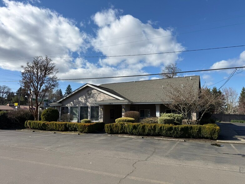 705 Ewald Ave SE, Salem, OR à louer - Photo principale – Image 1 sur 3