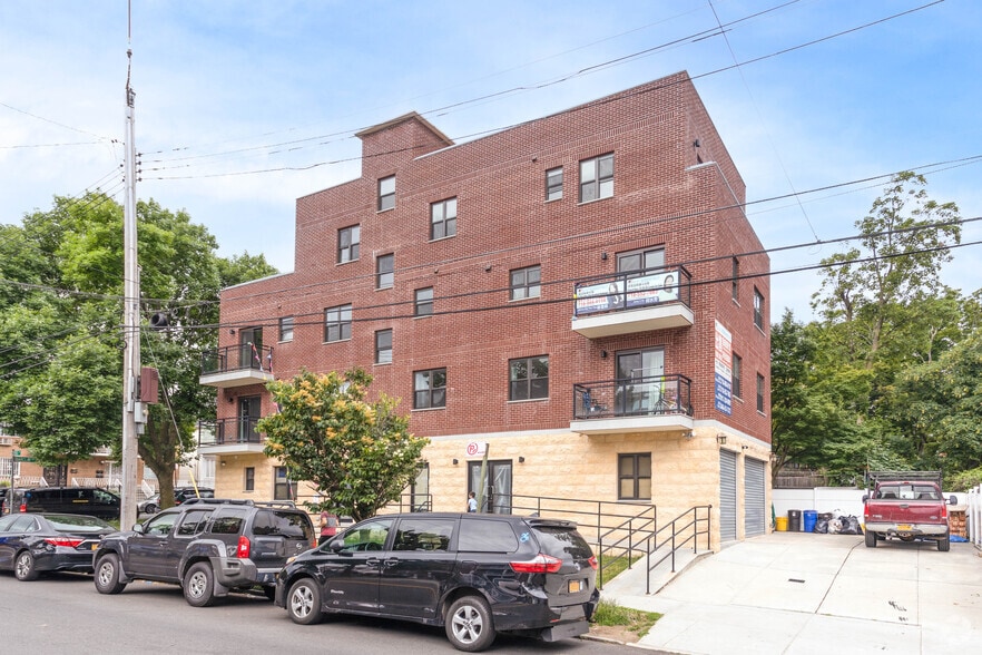 4128 150th St, Flushing, NY à louer - Photo principale – Image 1 sur 5