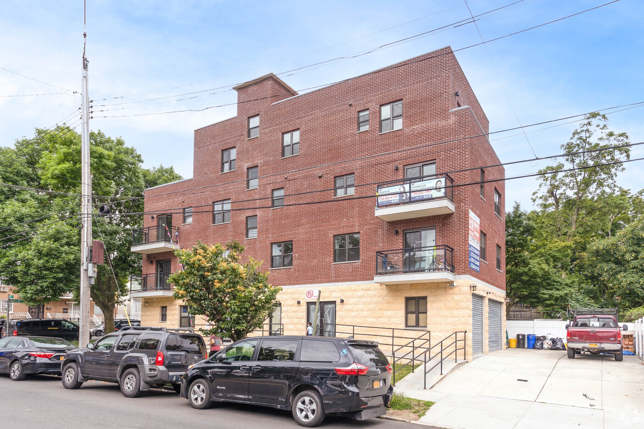 4128 150th St, Flushing, NY à louer Photo principale– Image 1 sur 6