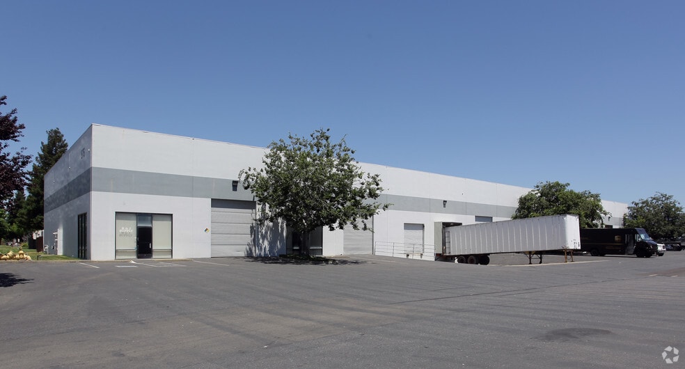 875 Stillwater Rd, West Sacramento, CA à louer - Photo principale – Image 1 sur 5