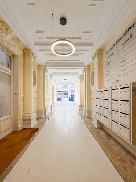 Bureau dans Paris à louer - Photo de l’immeuble – Image 2 sur 12
