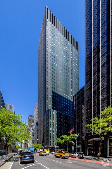 633 Third Ave, New York, NY à vendre - Photo de l’immeuble – Image 1 sur 18