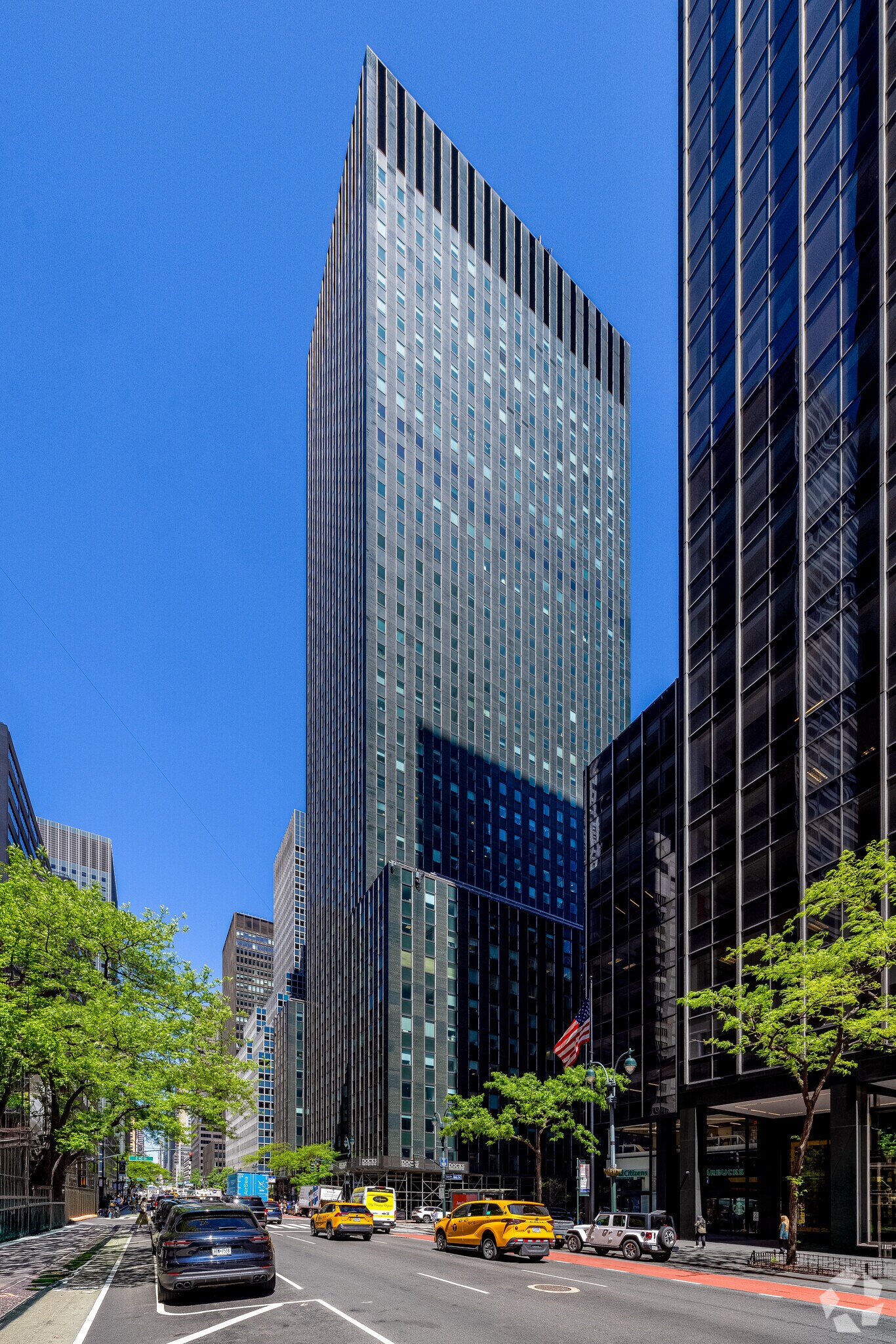 633 Third Ave, New York, NY à vendre Photo de l’immeuble– Image 1 sur 19