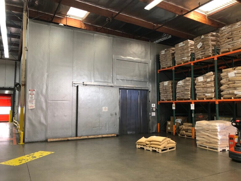 4567 Firestone Blvd, South Gate, CA à vendre - Photo de l’immeuble – Image 3 sur 6