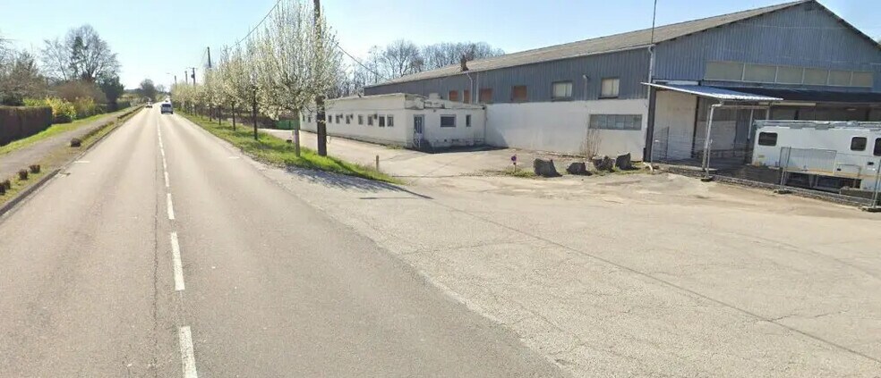 Local d’activités dans Devecey à louer - Photo de l’immeuble – Image 3 sur 4