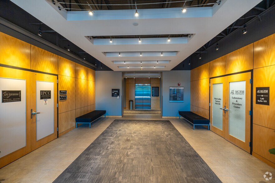 17300 N Outer Forty, Chesterfield, MO à louer - Hall d’entrée – Image 3 sur 6