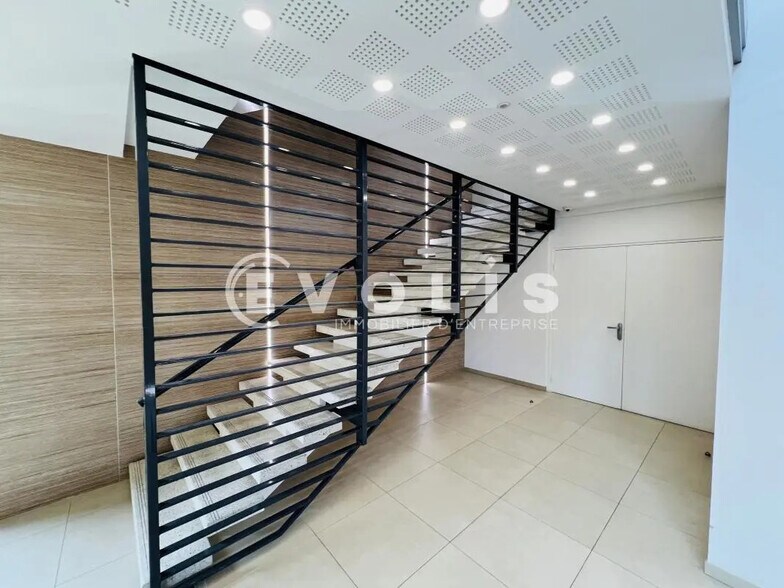 Bureau dans Champs-sur-Marne à vendre - Photo de l’immeuble – Image 3 sur 6