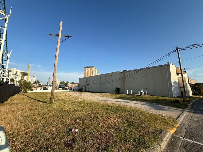 415 Yaupon Cir, Myrtle Beach, SC à vendre - Photo de l’immeuble – Image 3 sur 9