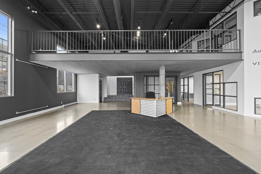 3277 Boul Pitfield, Saint-Laurent, QC à vendre - Photo de l’immeuble – Image 3 sur 34