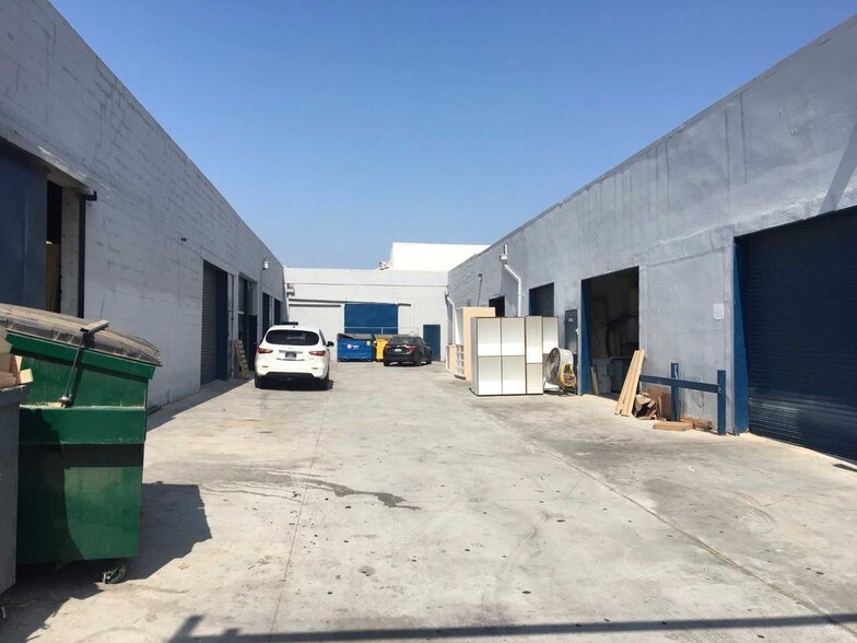 8711 Mettler St, Los Angeles, CA à louer - Photo de l’immeuble – Image 2 sur 5
