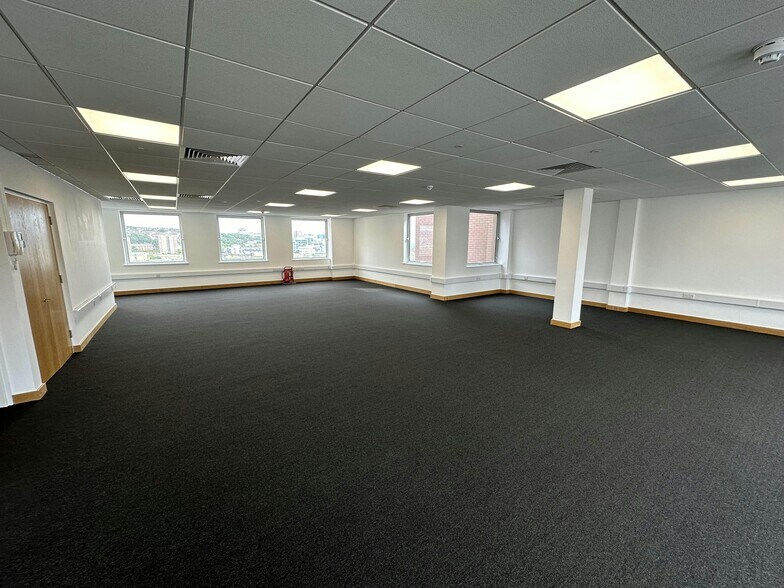 93-94 Queens Rd, Brighton à louer - Photo de l’immeuble – Image 2 sur 11