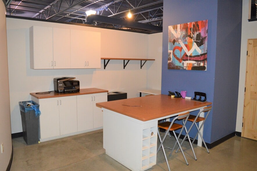 150 Chippewa Rd, Sherwood Park, AB à vendre - Photo de l’immeuble – Image 3 sur 7