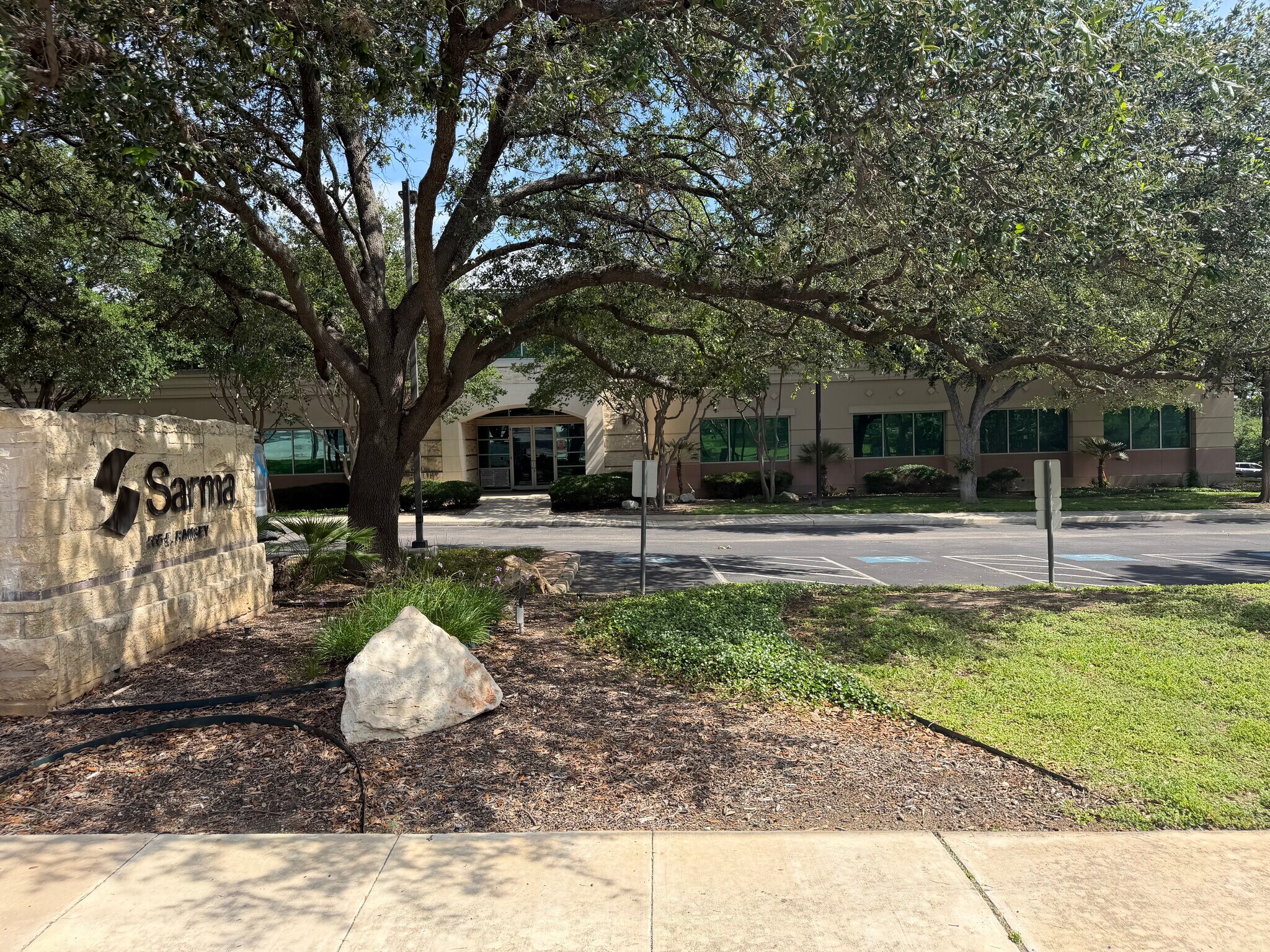 555 E Ramsey Rd, San Antonio, TX à louer Photo de l’immeuble– Image 1 sur 8