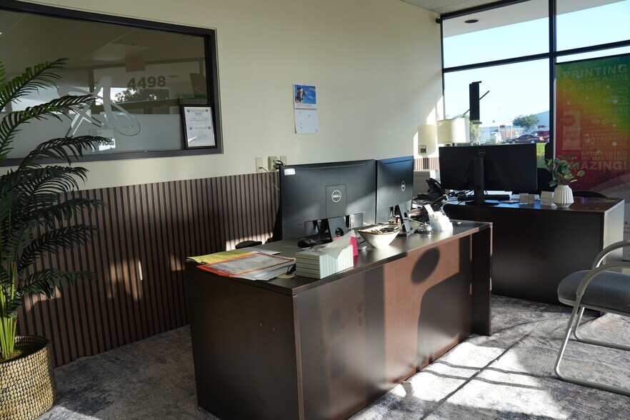 4498 Vineland Rd, Orlando, FL à louer - Photo de l’immeuble – Image 3 sur 13