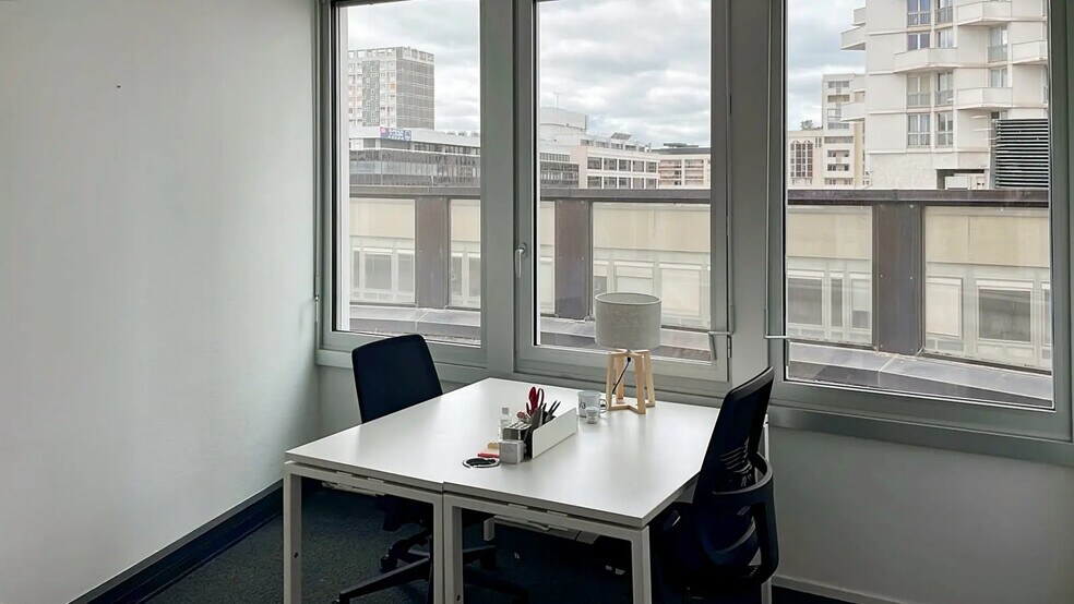 Bureau dans  à louer - Photo de l’immeuble – Image 3 sur 10