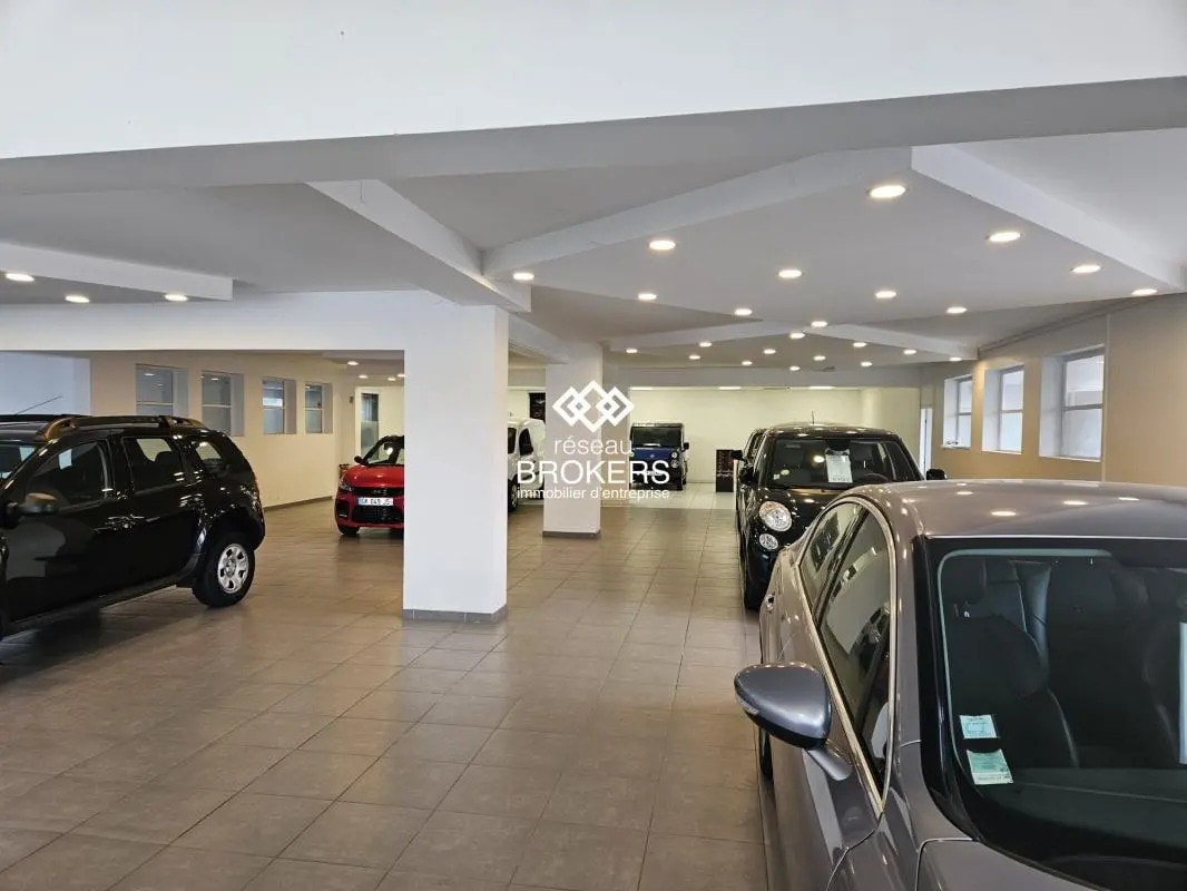 Local commercial dans Replonges à louer Photo de l’immeuble– Image 1 sur 3