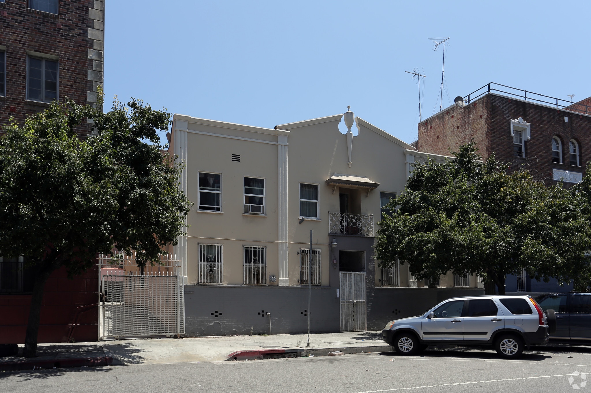 750 Normandie Ave, Los Angeles, CA à vendre Photo principale– Image 1 sur 9