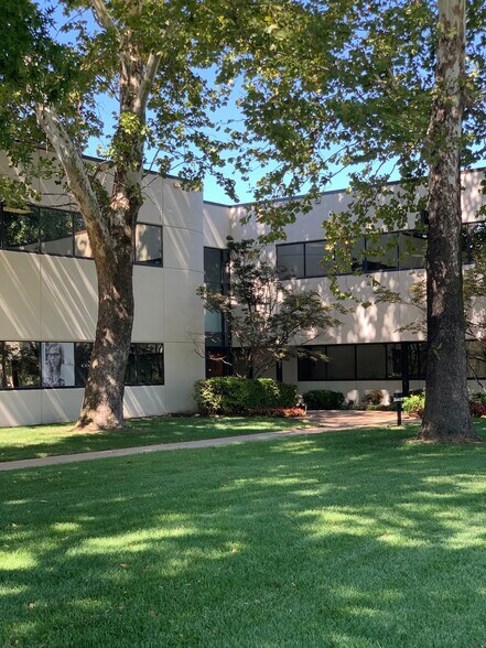 4520 S Harvard Ave, Tulsa, OK à louer - Photo de l’immeuble – Image 1 sur 9