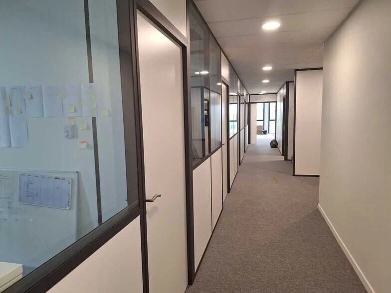 Bureau dans Bordeaux à louer - Photo de l’immeuble – Image 3 sur 10