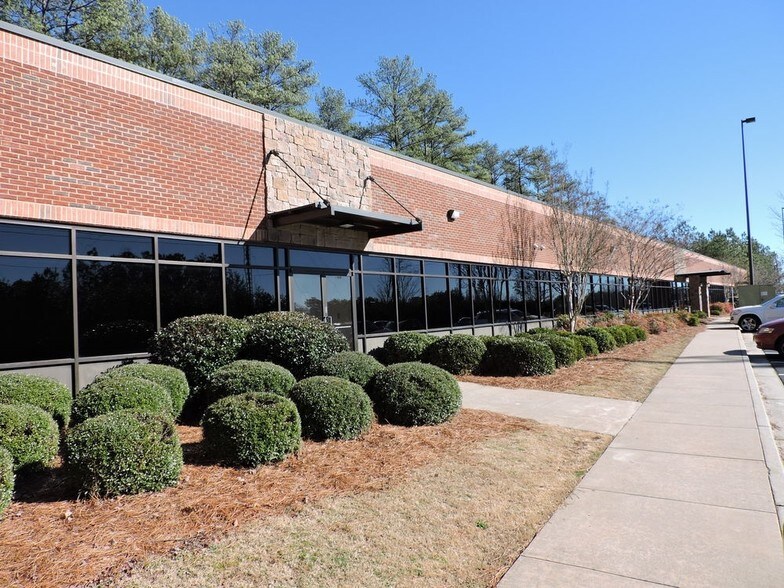 11030 Jones Bridge Rd, Alpharetta, GA à louer - Photo de l’immeuble – Image 1 sur 10