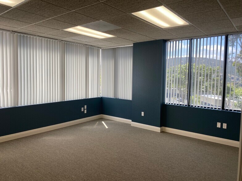 11403 W Bernardo Ct, San Diego, CA à louer - Photo intérieure – Image 3 sur 15