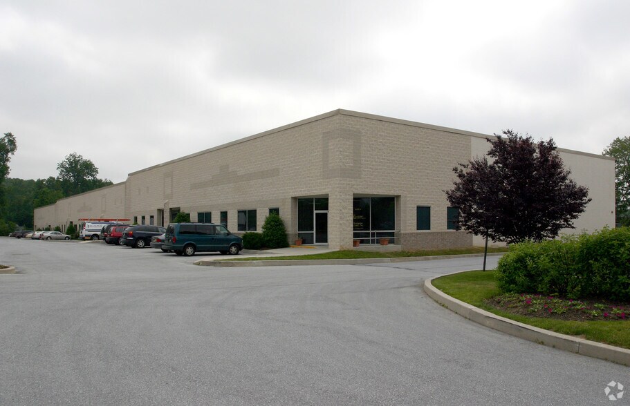 901 S Bolmar St, West Chester, PA à louer - Photo de l’immeuble – Image 2 sur 5