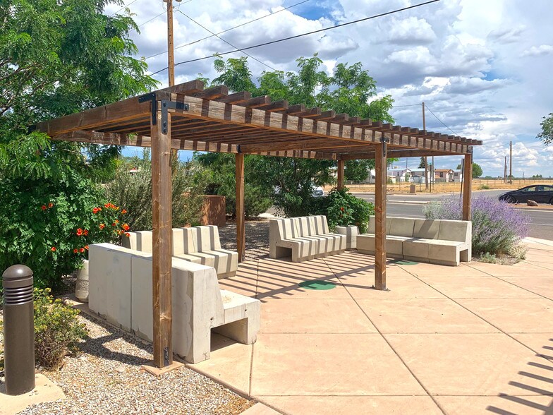 Esplanade Village Retail portefeuille de 2 biens à vendre sur LoopNet.fr - Photo de l’immeuble – Image 3 sur 8