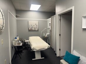 132 S Main St, Acushnet, MA à louer Photo intérieure– Image 1 sur 21