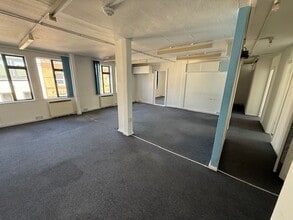 58-59 Victoria Rd, Surbiton à louer Photo intérieure– Image 1 sur 3