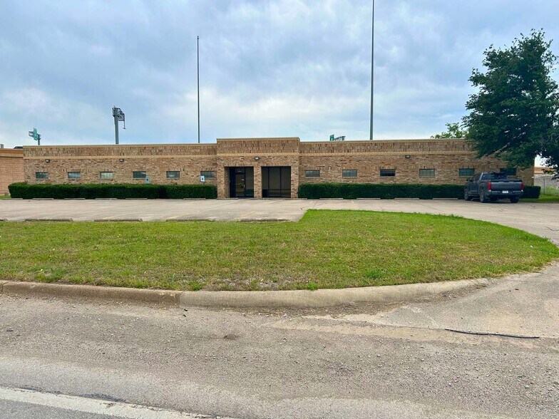 2462 E Long Ave, Fort Worth, TX à louer - Photo principale – Image 2 sur 3