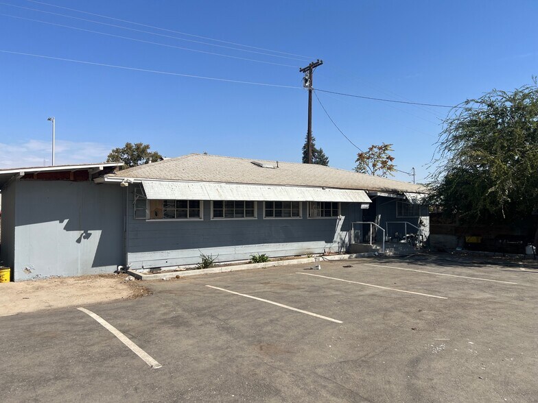 151 E Truxtun Ave, Bakersfield, CA à louer - Photo de l’immeuble – Image 1 sur 7