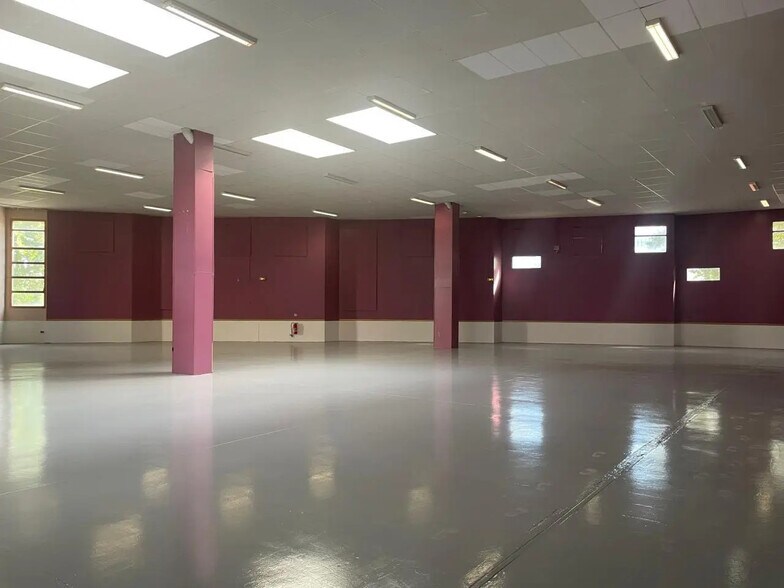 Local d’activités dans Saint-Denis à louer - Photo intérieure – Image 1 sur 15